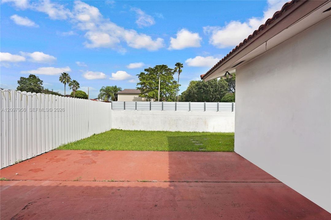 En Venta: $649,000 (5 camas, 3 baños, 1705 Pies cuadrados)