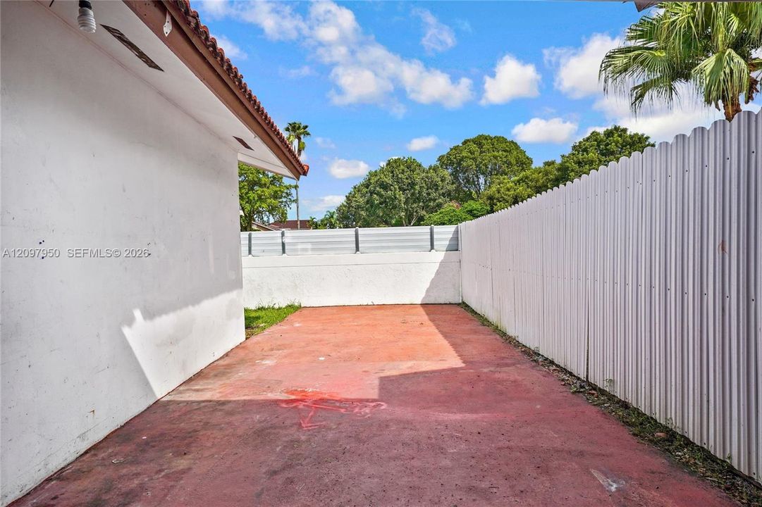 En Venta: $649,000 (5 camas, 3 baños, 1705 Pies cuadrados)
