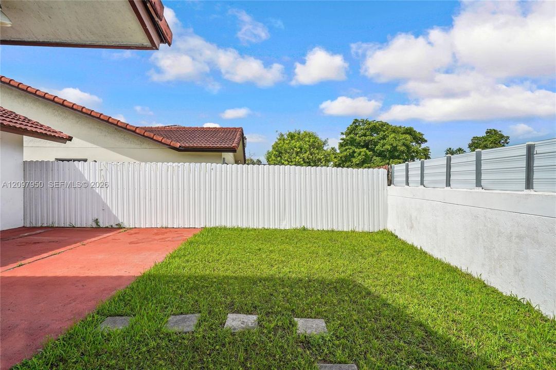 En Venta: $649,000 (5 camas, 3 baños, 1705 Pies cuadrados)
