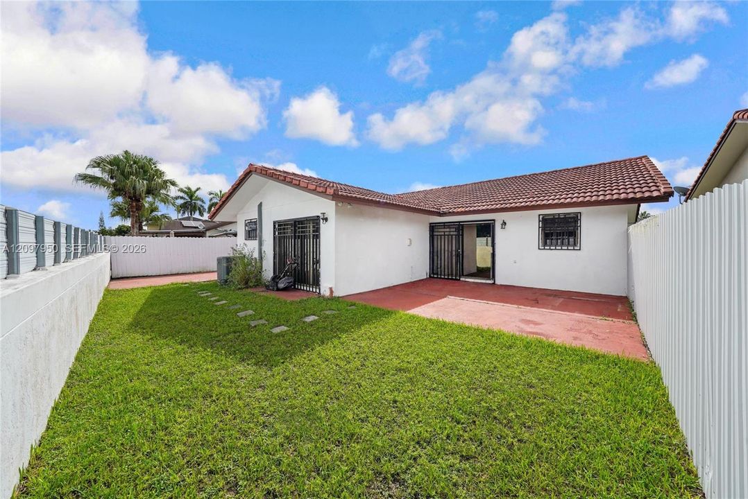 En Venta: $649,000 (5 camas, 3 baños, 1705 Pies cuadrados)