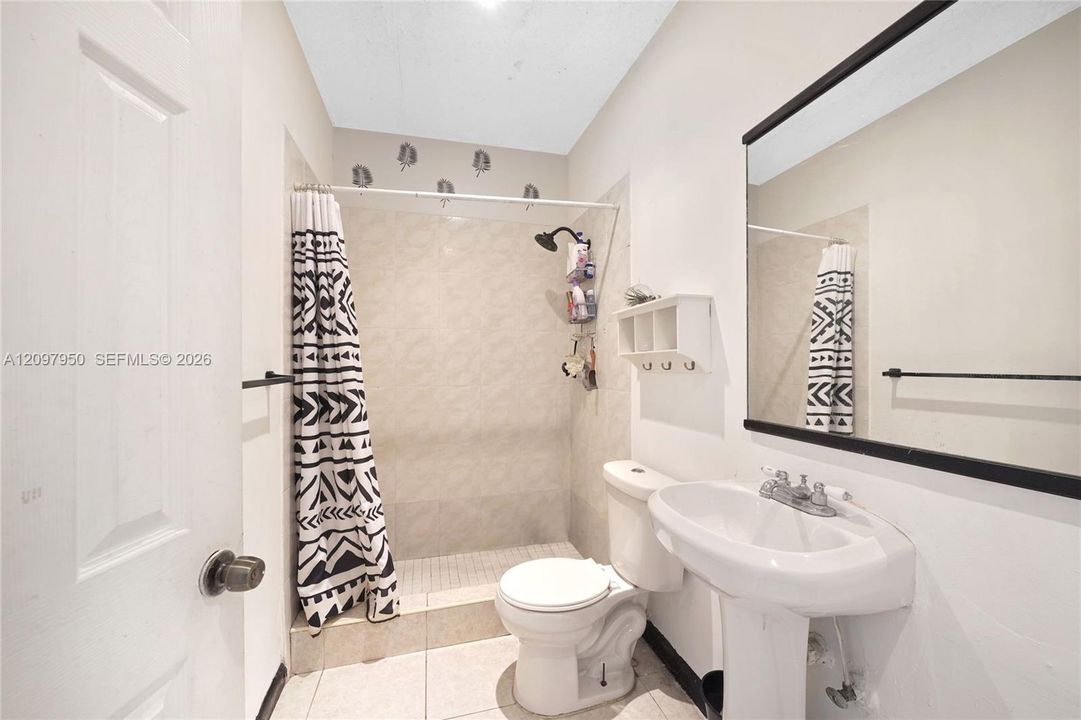 En Venta: $649,000 (5 camas, 3 baños, 1705 Pies cuadrados)