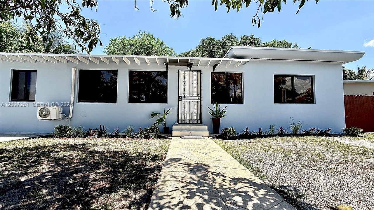 En Renta: $1,300 (1 camas, 1 baños, 325 Pies cuadrados)