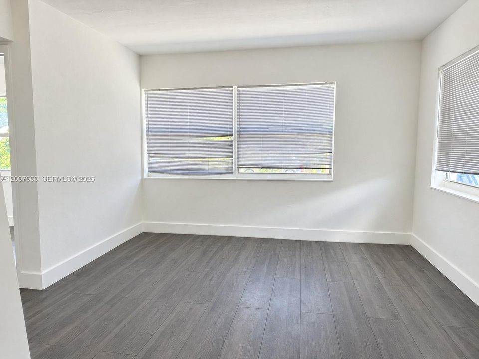 For Rent: $2,150 (2 beds, 1 baths, 900 Square Feet)