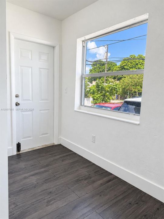 For Rent: $2,150 (2 beds, 1 baths, 900 Square Feet)