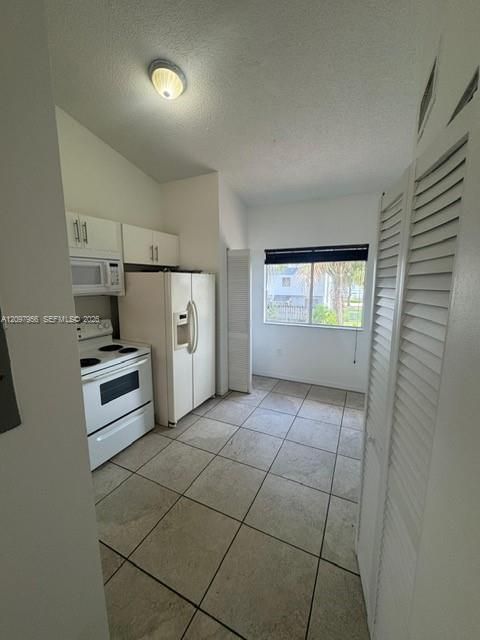 В аренду: $2,195 (2 спален, 2 ванн, 950 Квадратных фут)