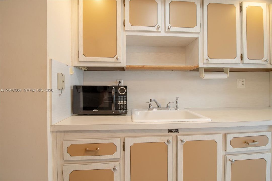 На продажу: $369,000 (1 спален, 1 ванн, 938 Квадратных фут)