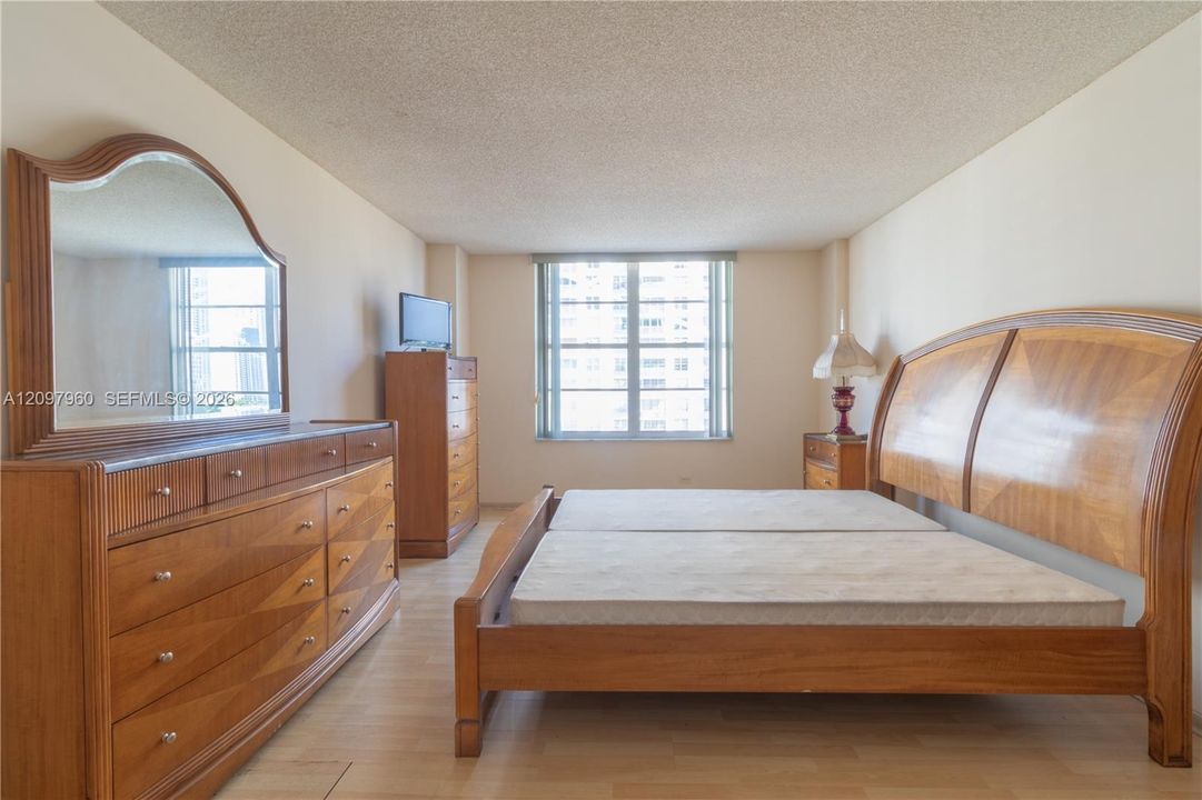 На продажу: $369,000 (1 спален, 1 ванн, 938 Квадратных фут)