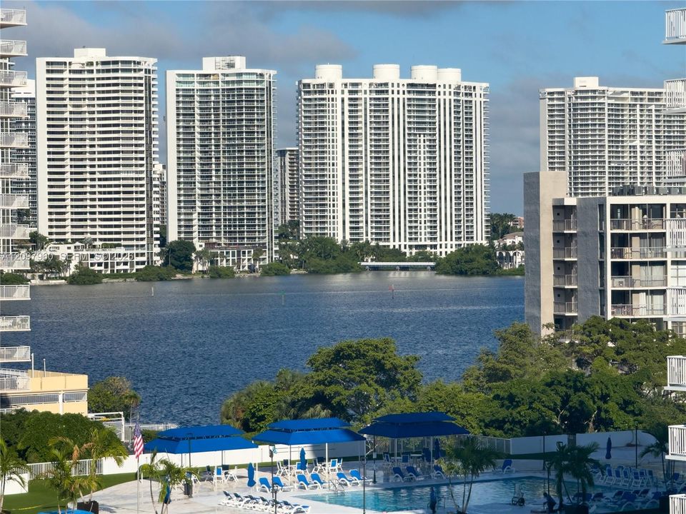 На продажу: $369,000 (1 спален, 1 ванн, 938 Квадратных фут)