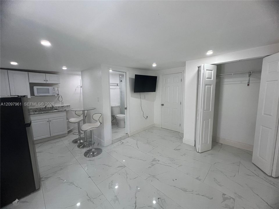 For Sale: $429,999 (3 beds, 1 baths, 1000 Square Feet)