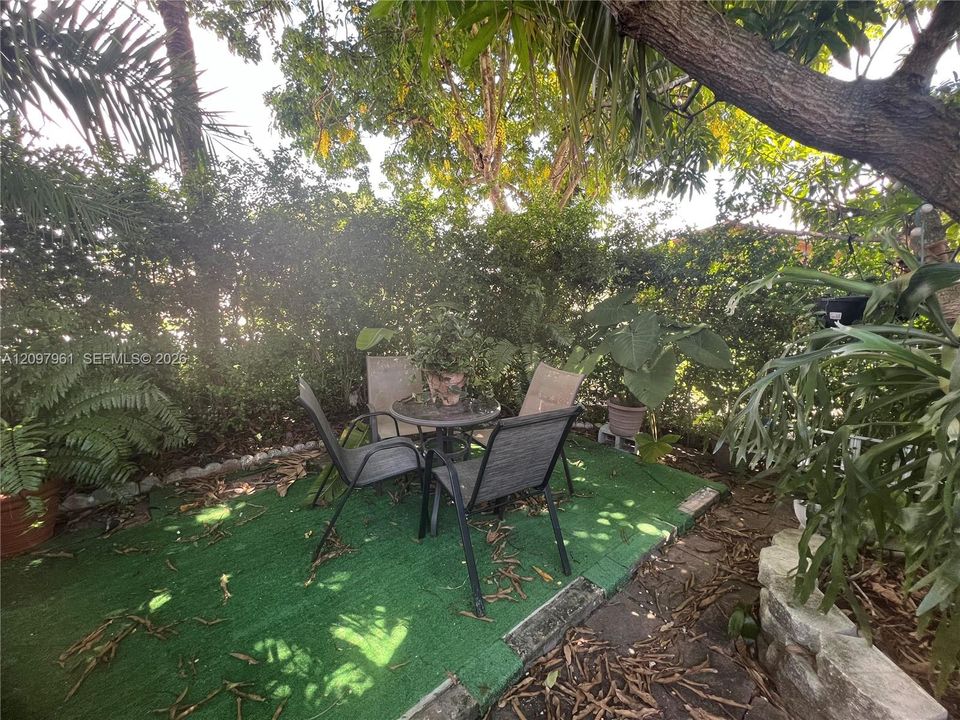 For Sale: $429,999 (3 beds, 1 baths, 1000 Square Feet)