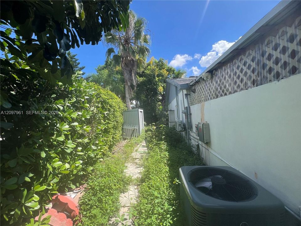 For Sale: $429,999 (3 beds, 1 baths, 1000 Square Feet)