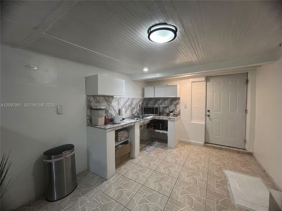 For Sale: $429,999 (3 beds, 1 baths, 1000 Square Feet)