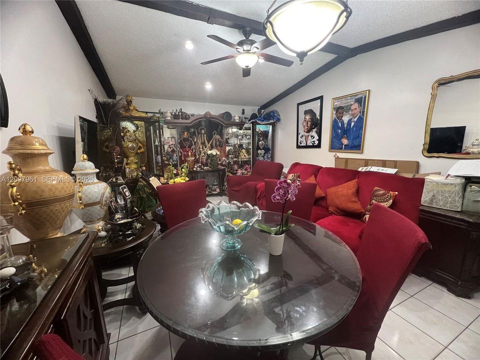 For Sale: $429,999 (3 beds, 1 baths, 1000 Square Feet)