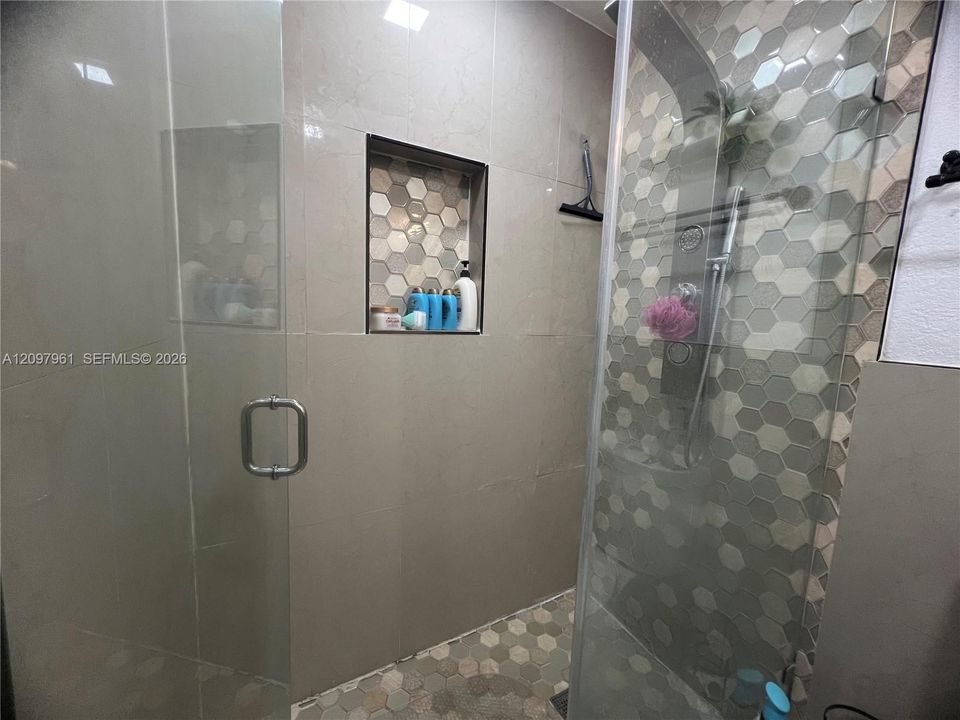 For Sale: $429,999 (3 beds, 1 baths, 1000 Square Feet)