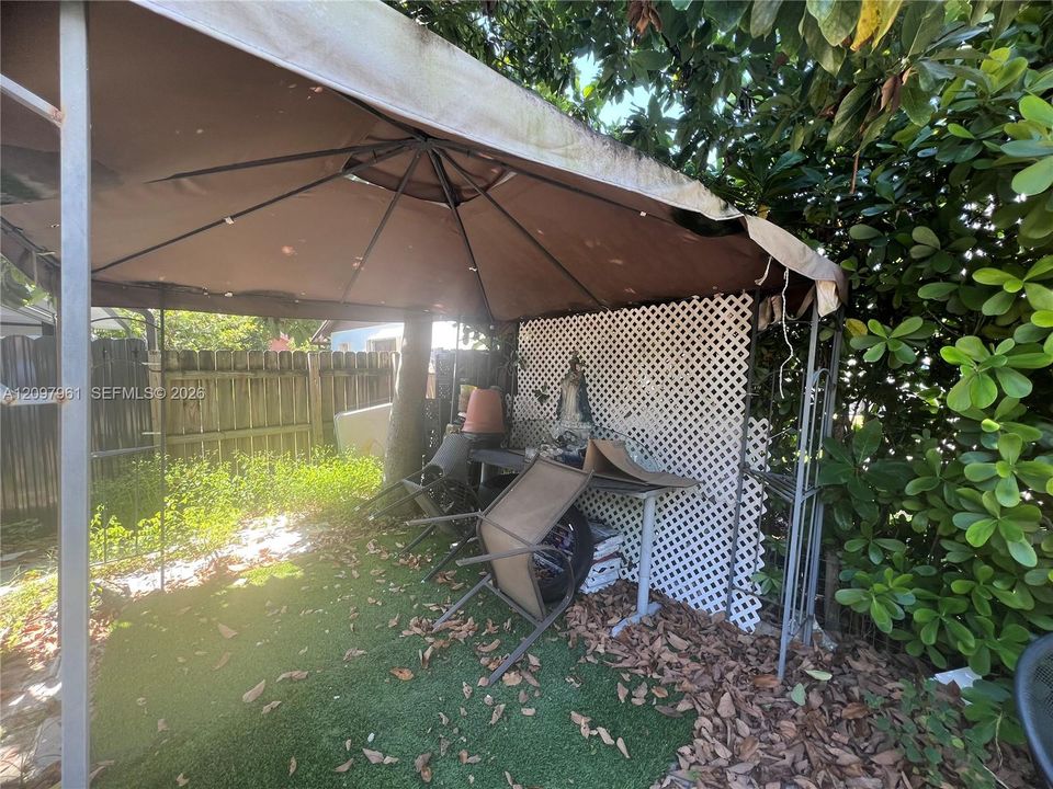 For Sale: $429,999 (3 beds, 1 baths, 1000 Square Feet)