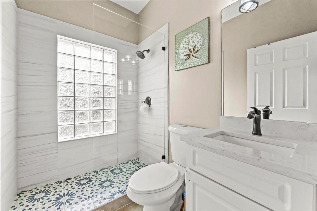 37 Bathroom 01