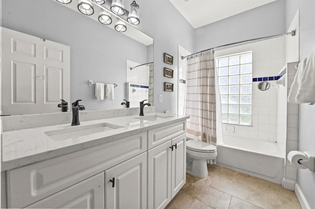 27 Bathroom 01