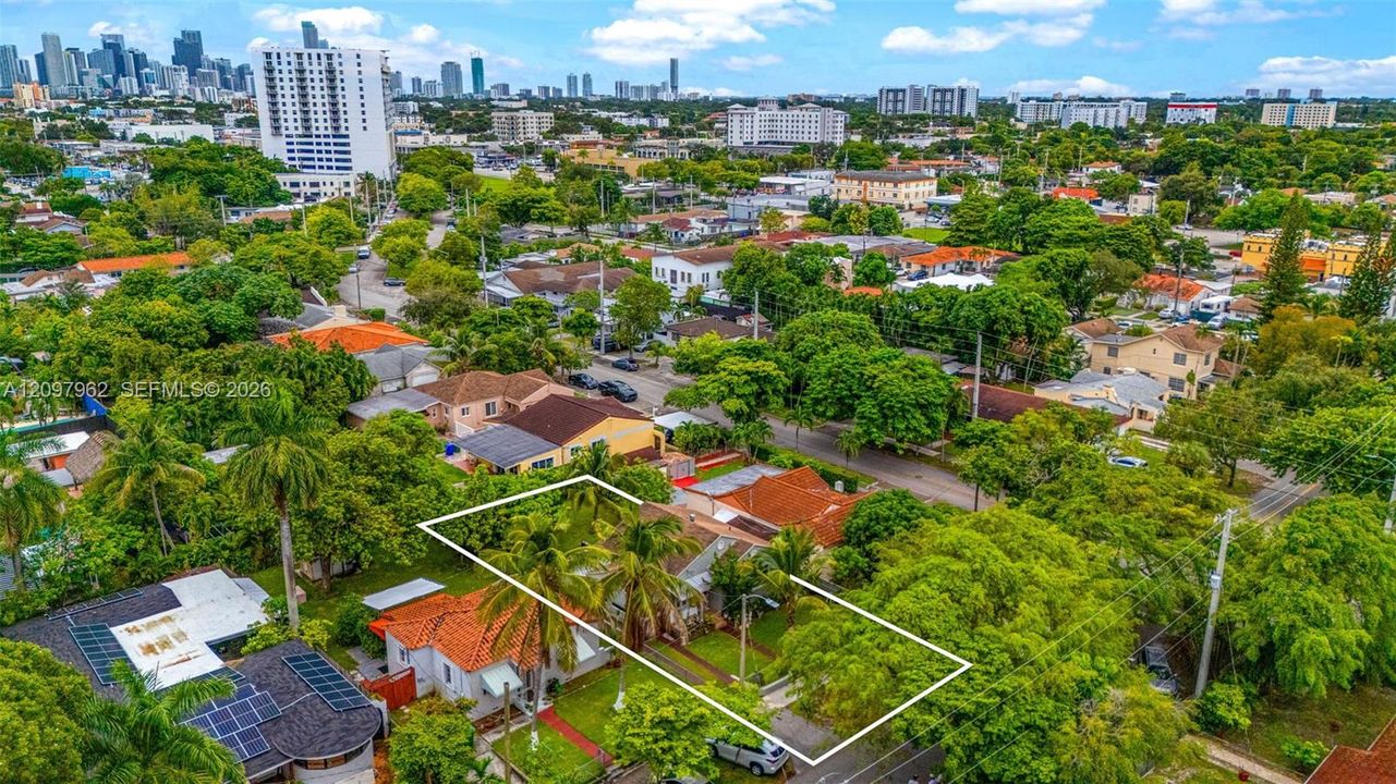 На продажу: $485,410 (2 спален, 2 ванн, 932 Квадратных фут)