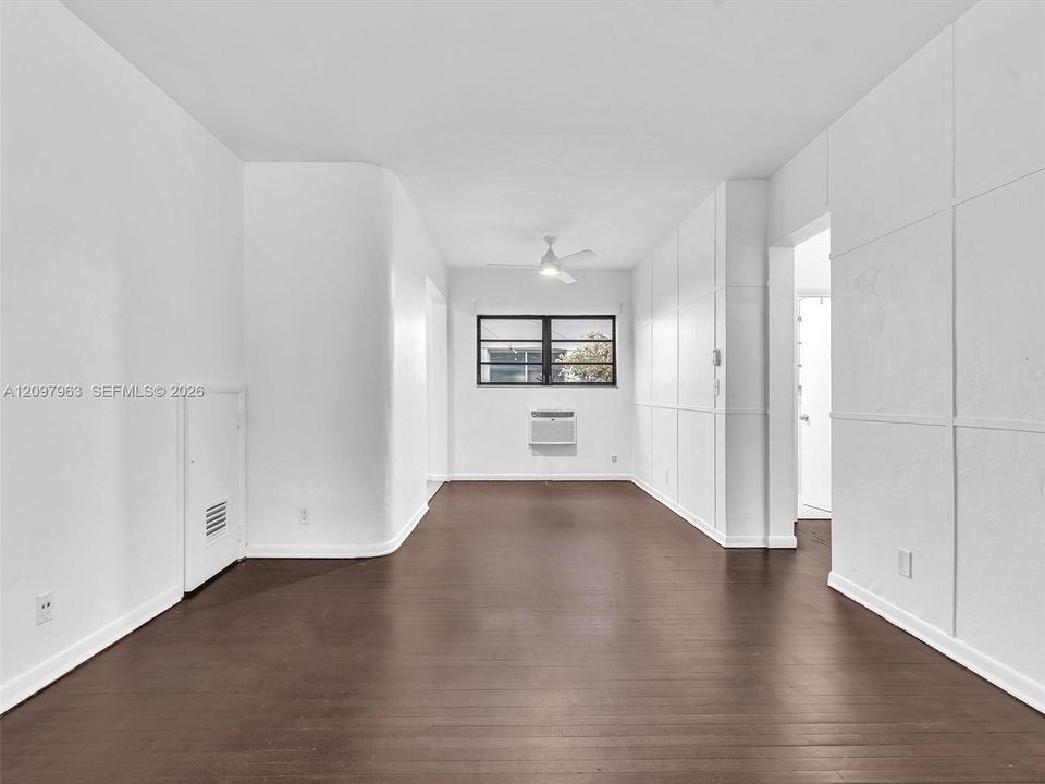 For Rent: $2,950 (2 beds, 1 baths, 754 Square Feet)
