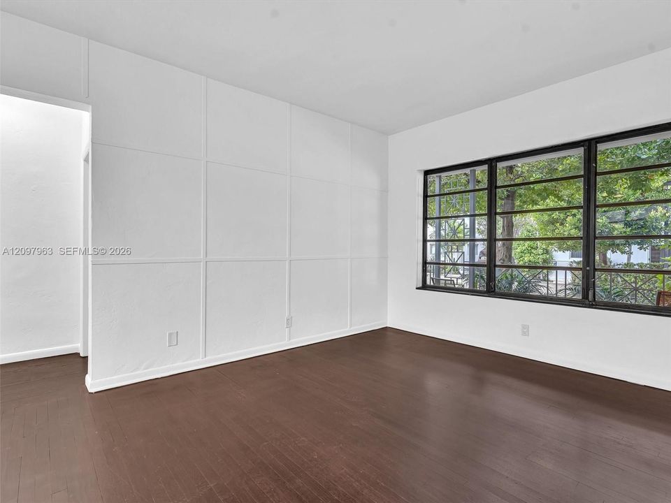 For Rent: $2,950 (2 beds, 1 baths, 754 Square Feet)