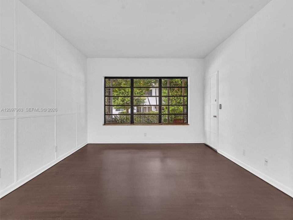 For Rent: $2,950 (2 beds, 1 baths, 754 Square Feet)