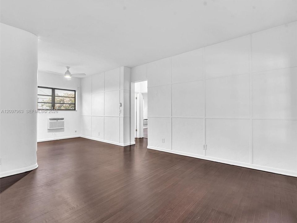 For Rent: $2,950 (2 beds, 1 baths, 754 Square Feet)