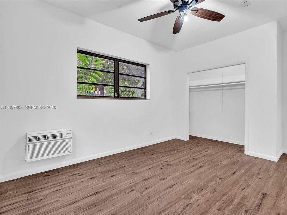 For Rent: $2,950 (2 beds, 1 baths, 754 Square Feet)