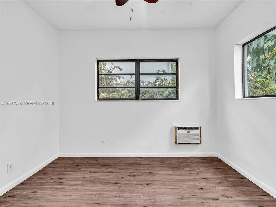 For Rent: $2,950 (2 beds, 1 baths, 754 Square Feet)