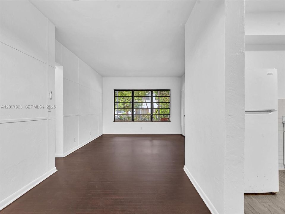 For Rent: $2,950 (2 beds, 1 baths, 754 Square Feet)