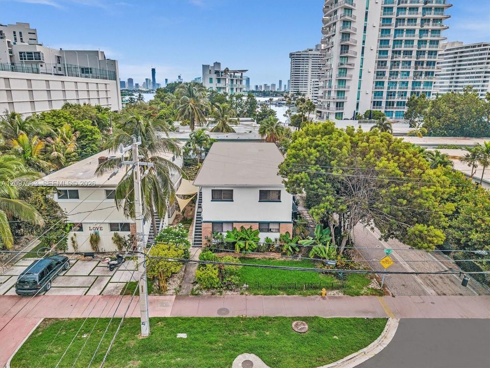 For Rent: $2,950 (2 beds, 1 baths, 754 Square Feet)