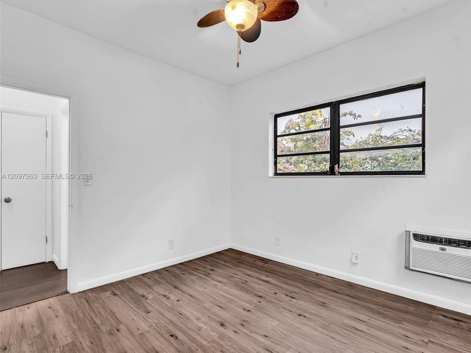 For Rent: $2,950 (2 beds, 1 baths, 754 Square Feet)