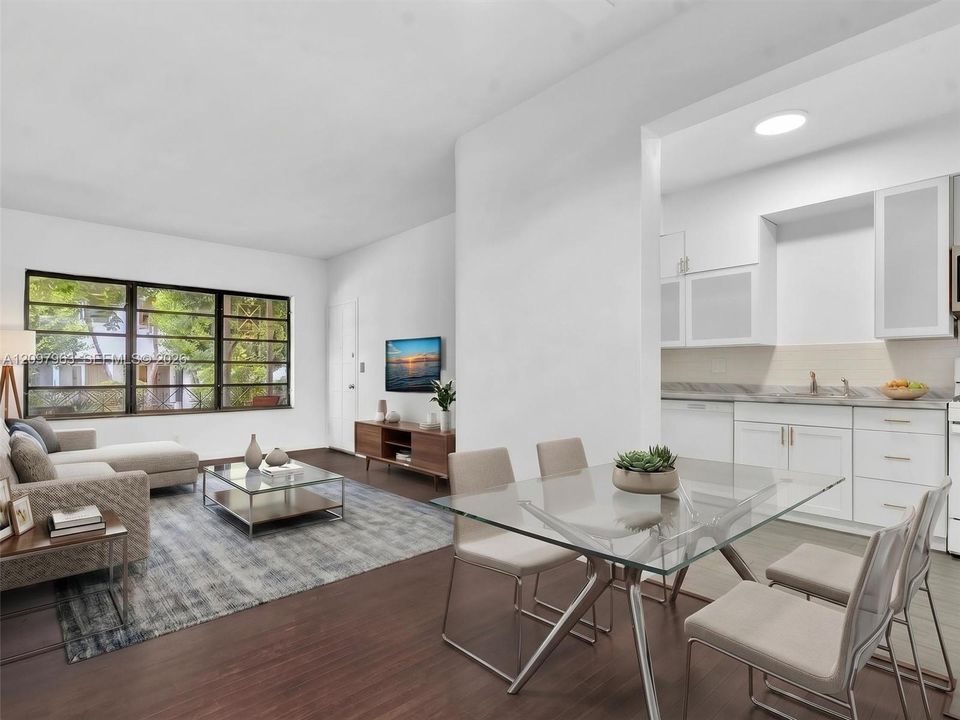 For Rent: $2,950 (2 beds, 1 baths, 754 Square Feet)