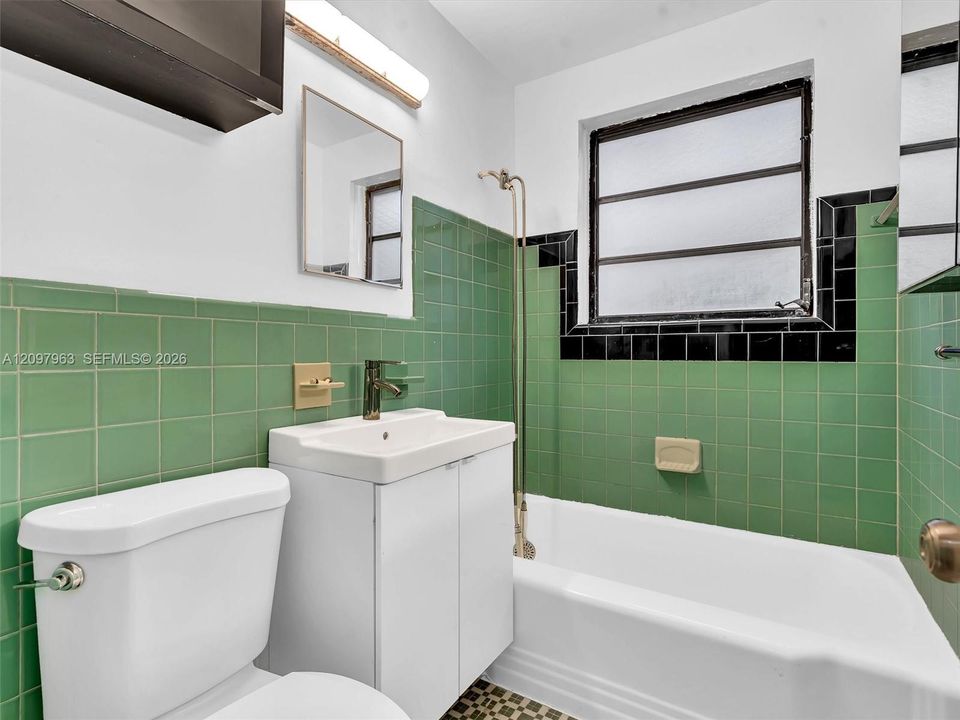For Rent: $2,950 (2 beds, 1 baths, 754 Square Feet)
