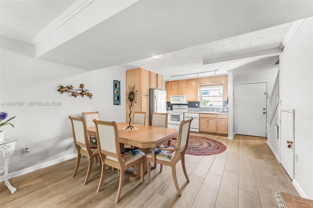For Rent: $2,950 (2 beds, 2 baths, 1131 Square Feet)
