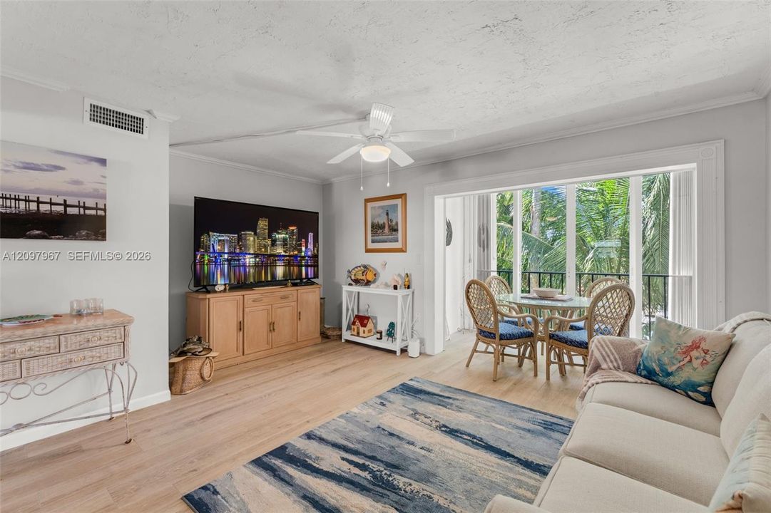 For Rent: $2,950 (2 beds, 2 baths, 1131 Square Feet)