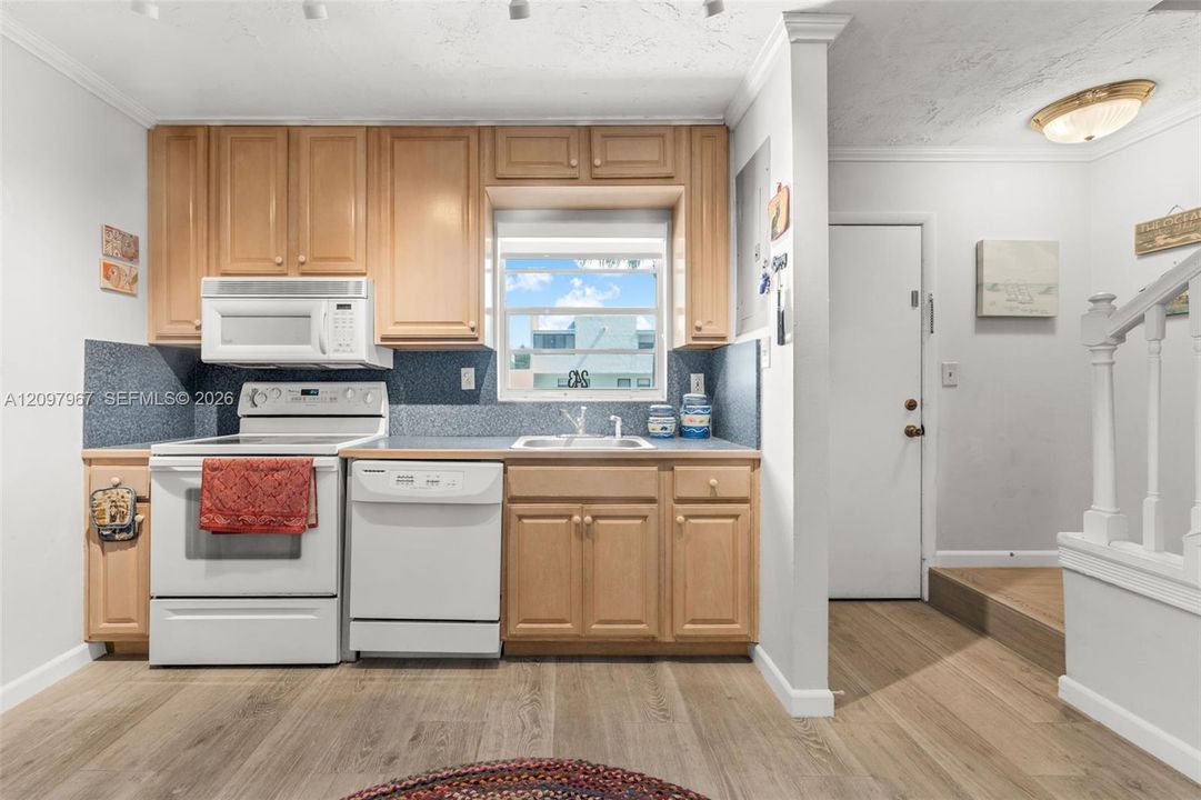 For Rent: $2,950 (2 beds, 2 baths, 1131 Square Feet)