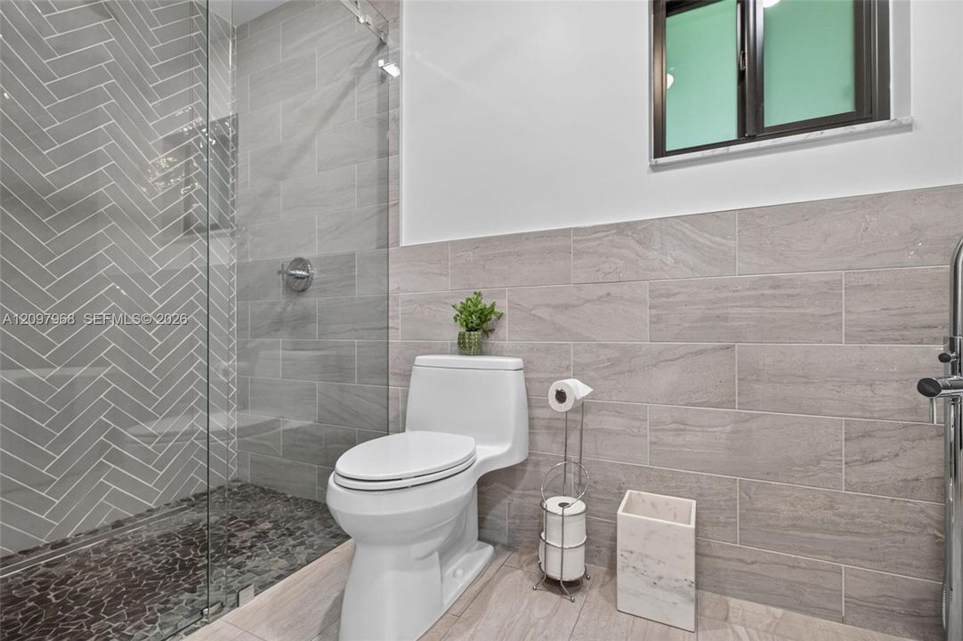 For Sale: $1,650,000 (5 beds, 4 baths, 3381 Square Feet)