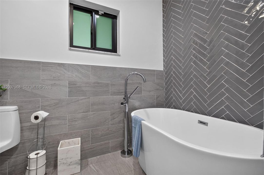 For Sale: $1,650,000 (5 beds, 4 baths, 3381 Square Feet)