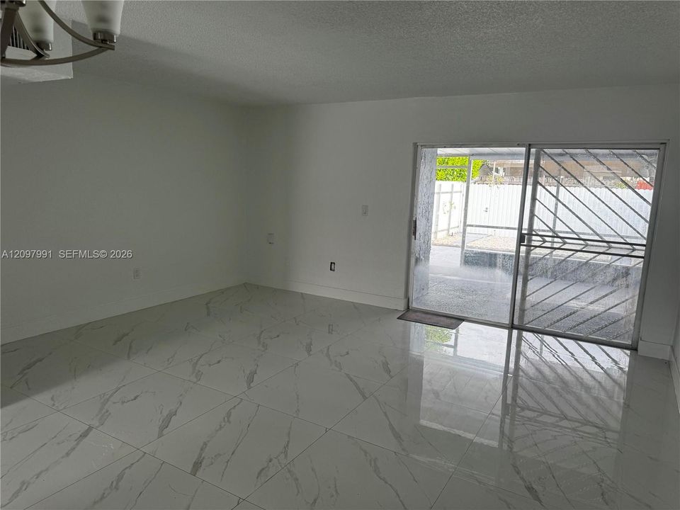 For Rent: $2,600 (2 beds, 1 baths, 1278 Square Feet)