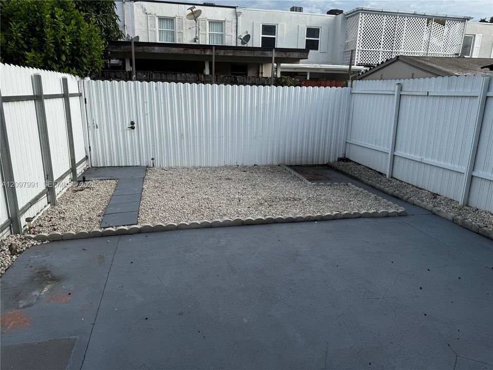 For Rent: $2,600 (2 beds, 1 baths, 1278 Square Feet)