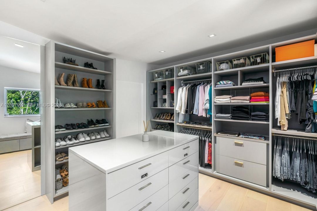 В аренду: $38,500 (4 спален, 3 ванн, 4435 Квадратных фут)