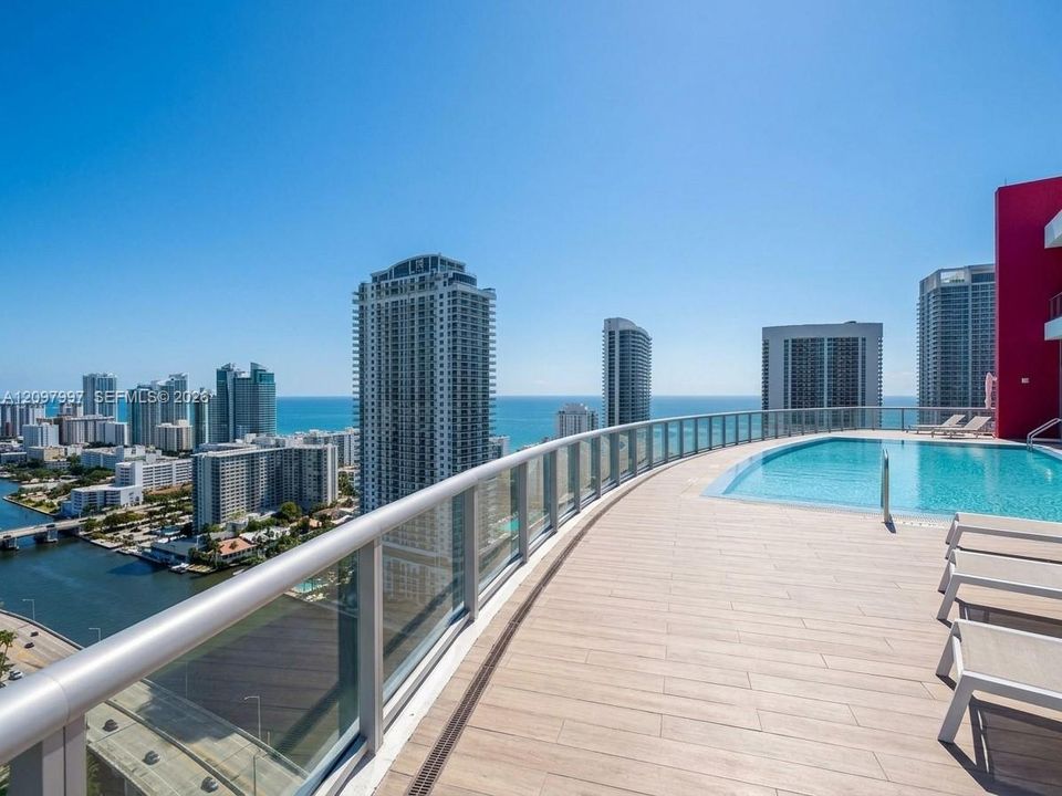 На продажу: $440,000 (2 спален, 2 ванн, 1037 Квадратных фут)