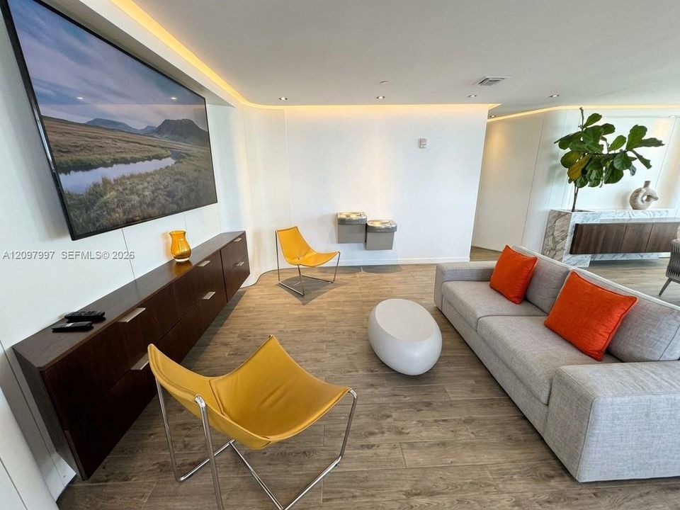 На продажу: $440,000 (2 спален, 2 ванн, 1037 Квадратных фут)