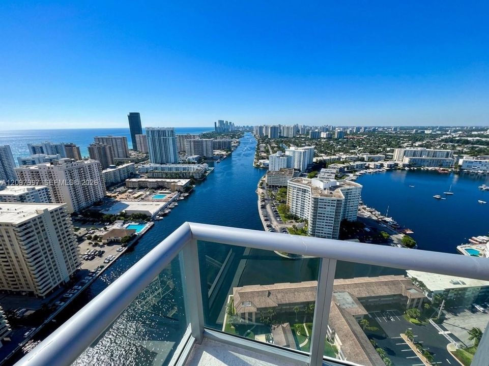 На продажу: $440,000 (2 спален, 2 ванн, 1037 Квадратных фут)