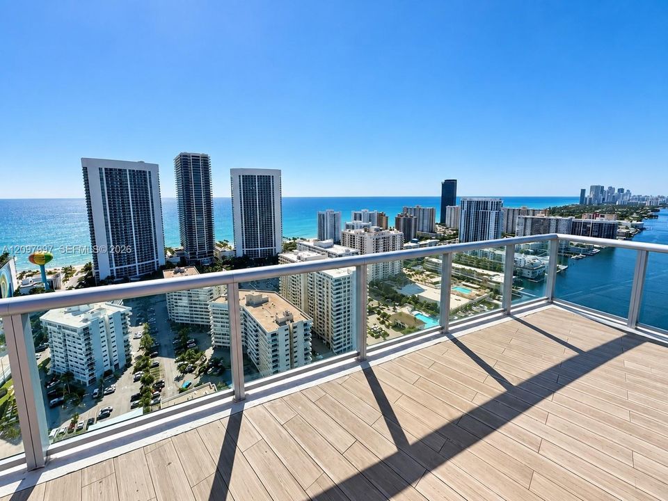 На продажу: $440,000 (2 спален, 2 ванн, 1037 Квадратных фут)