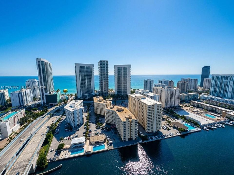 На продажу: $440,000 (2 спален, 2 ванн, 1037 Квадратных фут)
