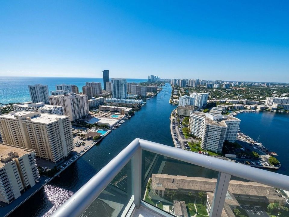 На продажу: $440,000 (2 спален, 2 ванн, 1037 Квадратных фут)