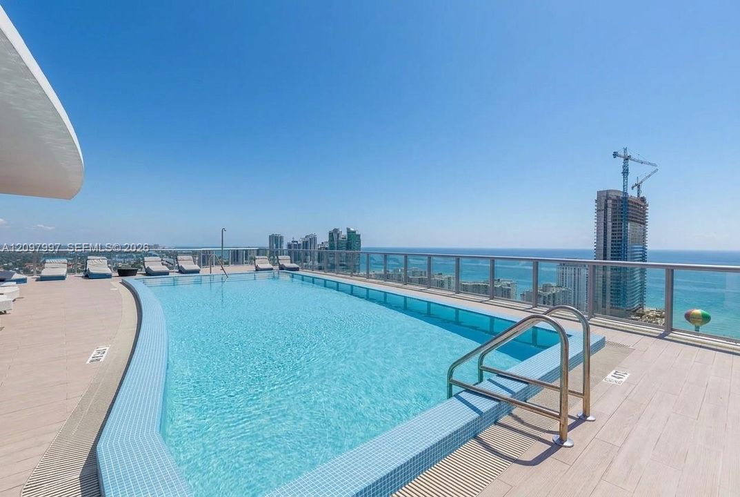 На продажу: $440,000 (2 спален, 2 ванн, 1037 Квадратных фут)