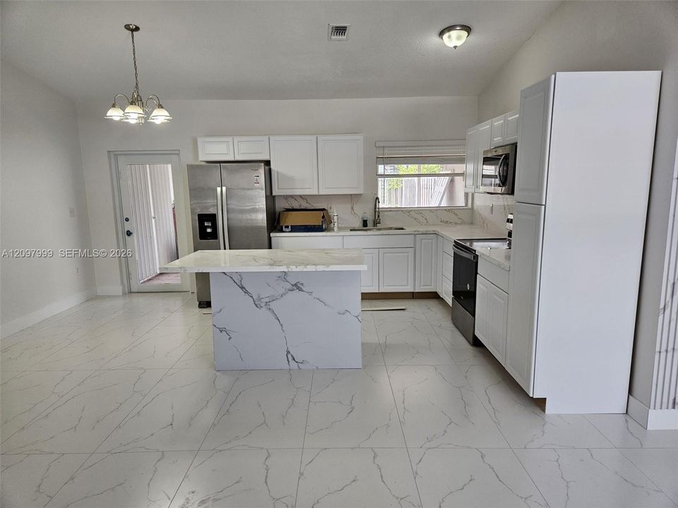For Rent: $3,000 (3 beds, 1 baths, 1610 Square Feet)