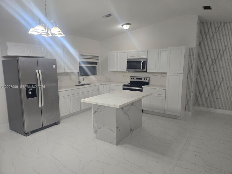 For Rent: $3,000 (3 beds, 1 baths, 1610 Square Feet)